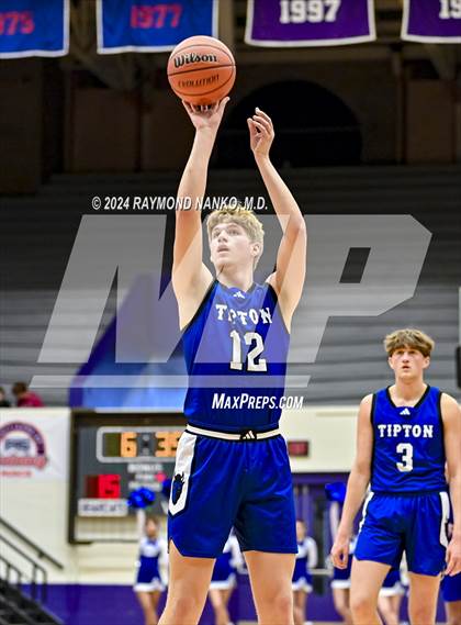 Thumbnail 2 in Delta vs. Tipton (Fieldhouse Classic) photogallery.