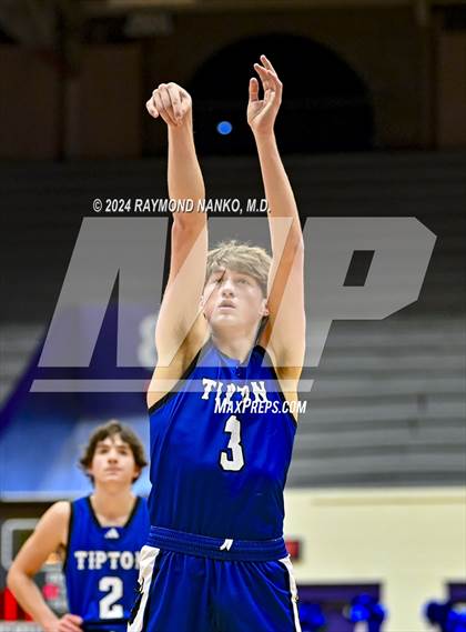 Thumbnail 1 in Delta vs. Tipton (Fieldhouse Classic) photogallery.