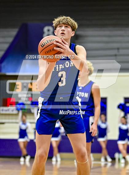 Thumbnail 2 in Delta vs. Tipton (Fieldhouse Classic) photogallery.