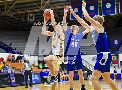 Thumbnail 2 in Delta vs. Tipton (Fieldhouse Classic) photogallery.