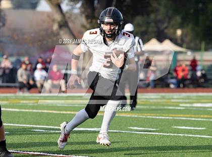 Thumbnail 2 in Summerville @ Sacred Heart Prep (CIF State Division 6-A Regional Final) photogallery.