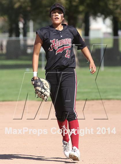 Thumbnail 1 in Royal vs. Alemany (Suzanne Manlet Softball Invitational) photogallery.