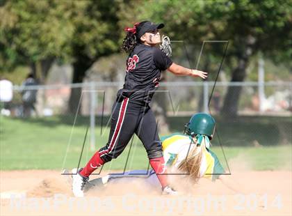 Thumbnail 1 in Royal vs. Alemany (Suzanne Manlet Softball Invitational) photogallery.