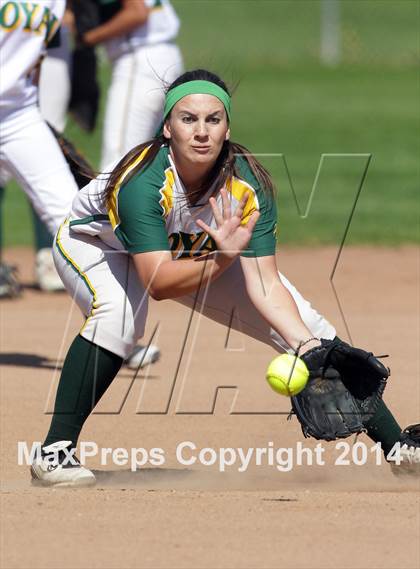 Thumbnail 2 in Royal vs. Alemany (Suzanne Manlet Softball Invitational) photogallery.