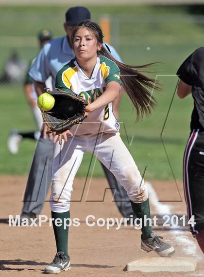 Thumbnail 3 in Royal vs. Alemany (Suzanne Manlet Softball Invitational) photogallery.