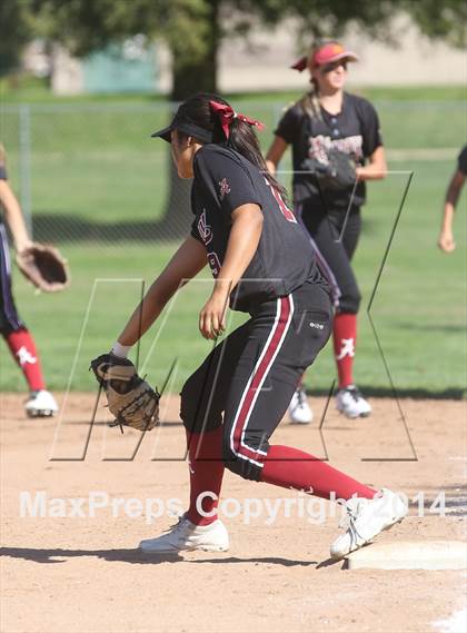 Thumbnail 3 in Royal vs. Alemany (Suzanne Manlet Softball Invitational) photogallery.