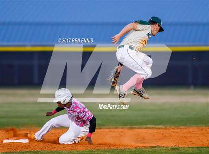 Thumbnail 1 in Ola vs Hampton photogallery.