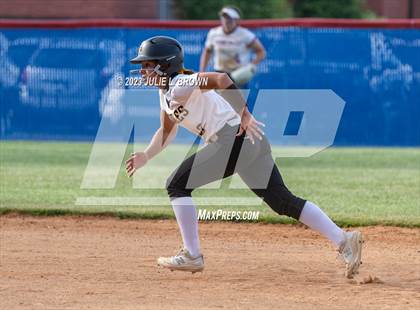 Thumbnail 3 in Avon vs. Roncalli photogallery.