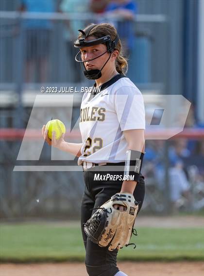Thumbnail 2 in Avon vs. Roncalli photogallery.