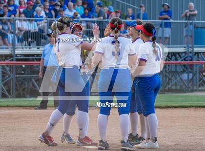 Thumbnail 3 in Avon vs. Roncalli photogallery.