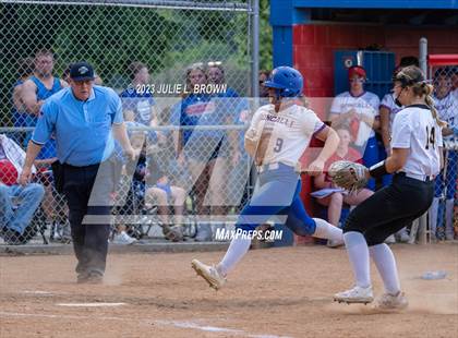 Thumbnail 3 in Avon vs. Roncalli photogallery.