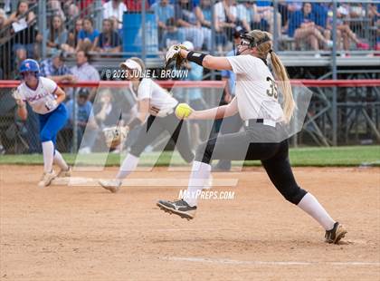 Thumbnail 3 in Avon vs. Roncalli photogallery.
