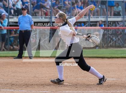 Thumbnail 3 in Avon vs. Roncalli photogallery.