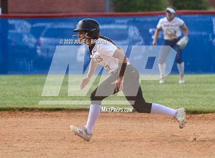 Thumbnail 2 in Avon vs. Roncalli photogallery.