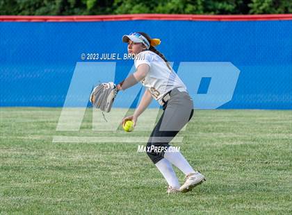 Thumbnail 2 in Avon vs. Roncalli photogallery.