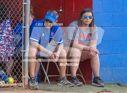 Thumbnail 3 in Avon vs. Roncalli photogallery.