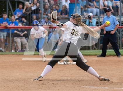 Thumbnail 3 in Avon vs. Roncalli photogallery.