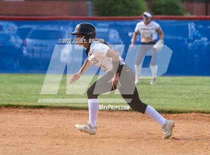 Thumbnail 1 in Avon vs. Roncalli photogallery.