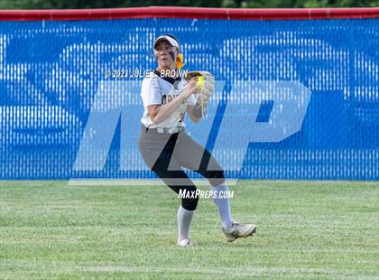 Thumbnail 3 in Avon vs. Roncalli photogallery.