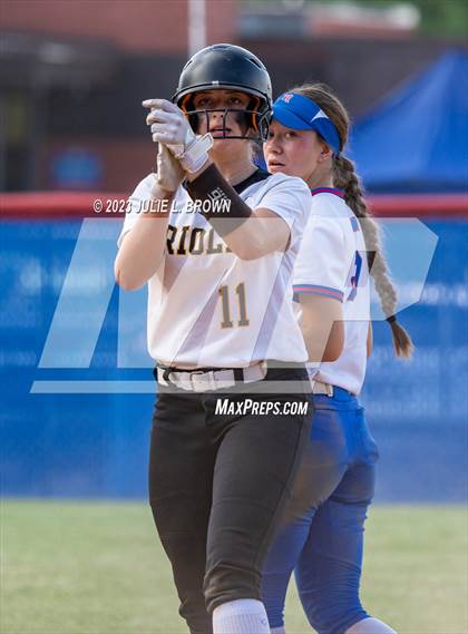 Thumbnail 3 in Avon vs. Roncalli photogallery.