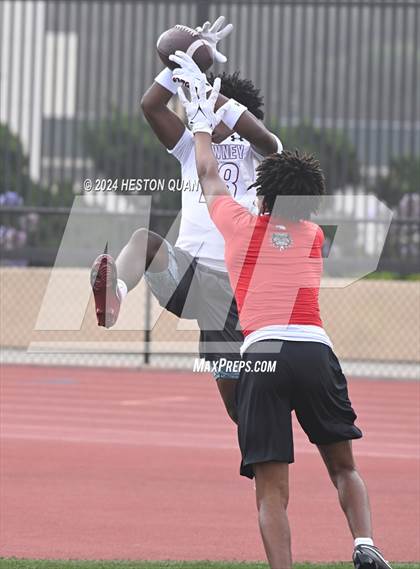 Thumbnail 3 in Downey vs. Ayala (Surf City Tournament) photogallery.