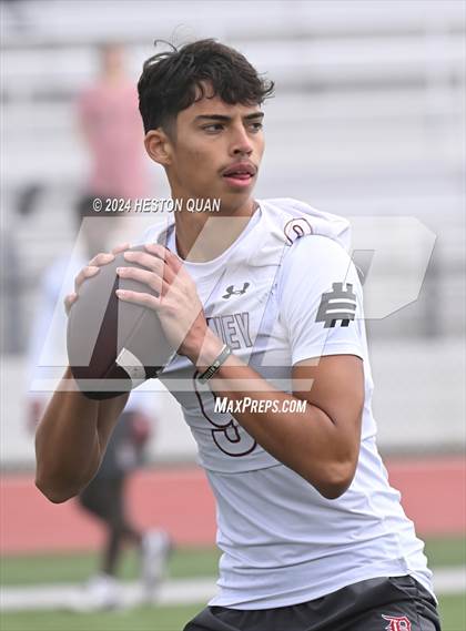 Thumbnail 2 in Downey vs. Ayala (Surf City Tournament) photogallery.