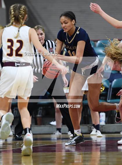 Thumbnail 2 in Mullen vs. Windsor (CHSAA 4A State FInal) photogallery.