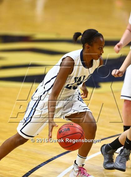 Thumbnail 3 in Valor Christian vs Holy Family (CHSAA 4A Semifinal) photogallery.