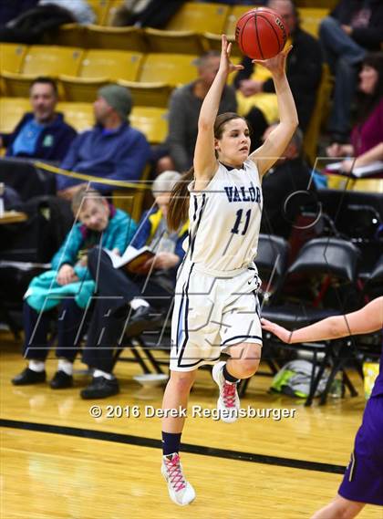 Thumbnail 2 in Valor Christian vs Holy Family (CHSAA 4A Semifinal) photogallery.