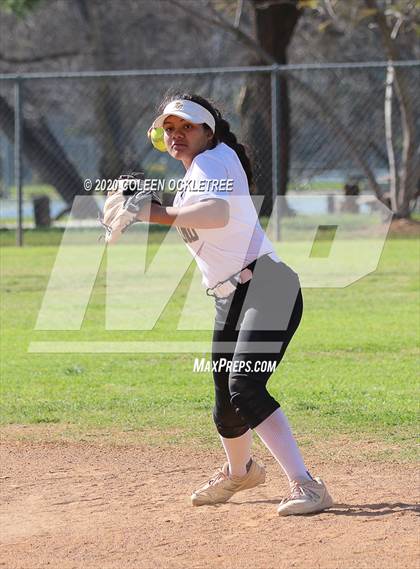 Thumbnail 2 in Cathedral Catholic @ El Camino photogallery.
