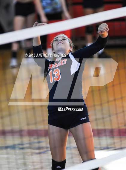 Thumbnail 3 in Mineola vs Manhasset (Mineola Volleyball Tournament) photogallery.