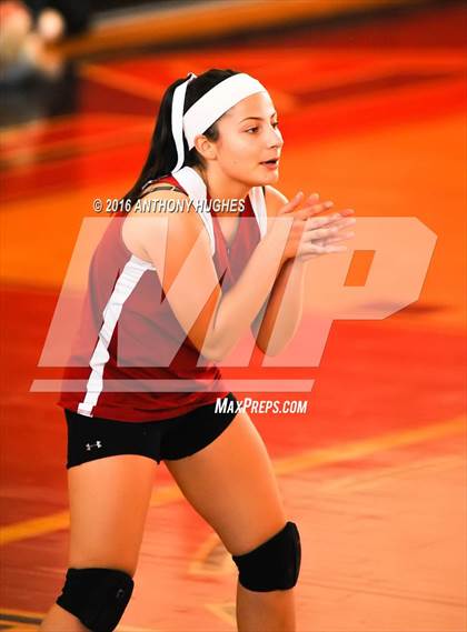 Thumbnail 2 in Mineola vs Manhasset (Mineola Volleyball Tournament) photogallery.