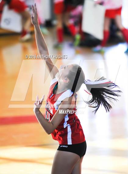 Thumbnail 3 in Mineola vs Manhasset (Mineola Volleyball Tournament) photogallery.