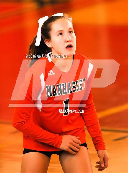 Thumbnail 2 in Mineola vs Manhasset (Mineola Volleyball Tournament) photogallery.