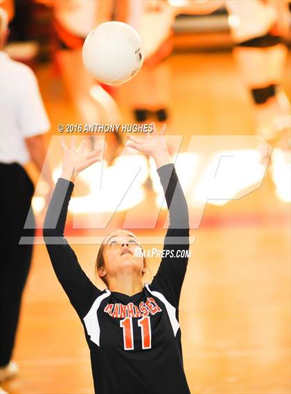 Thumbnail 2 in Mineola vs Manhasset (Mineola Volleyball Tournament) photogallery.