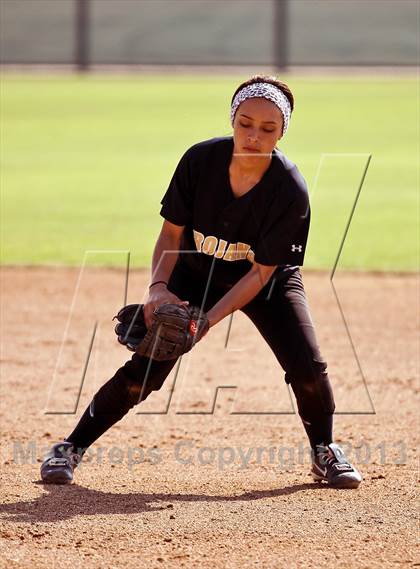 Thumbnail 3 in Frazier Mountain vs Foothill (Mira Monte Invitational) photogallery.