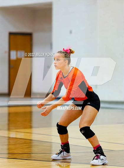 Thumbnail 3 in Grand Saline Indians vs Rains Wildcats - Varsity photogallery.