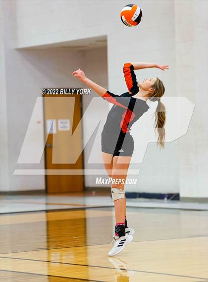 Thumbnail 3 in Grand Saline Indians vs Rains Wildcats - Varsity photogallery.