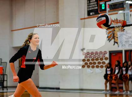 Thumbnail 3 in Grand Saline Indians vs Rains Wildcats - Varsity photogallery.