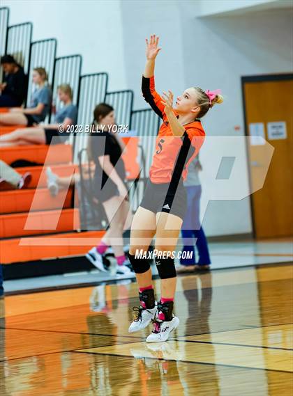 Thumbnail 2 in Grand Saline Indians vs Rains Wildcats - Varsity photogallery.