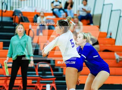 Thumbnail 3 in Grand Saline Indians vs Rains Wildcats - Varsity photogallery.