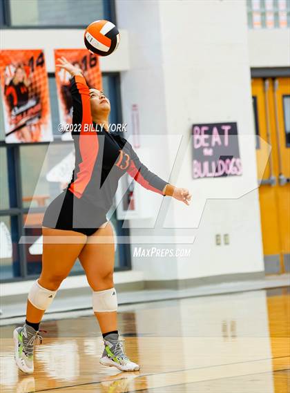 Thumbnail 3 in Grand Saline Indians vs Rains Wildcats - Varsity photogallery.