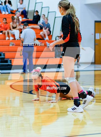 Thumbnail 3 in Grand Saline Indians vs Rains Wildcats - Varsity photogallery.