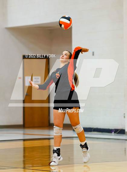 Thumbnail 2 in Grand Saline Indians vs Rains Wildcats - Varsity photogallery.