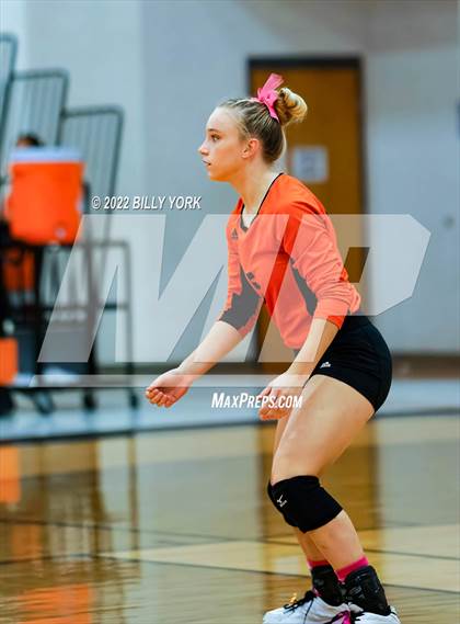 Thumbnail 2 in Grand Saline Indians vs Rains Wildcats - Varsity photogallery.