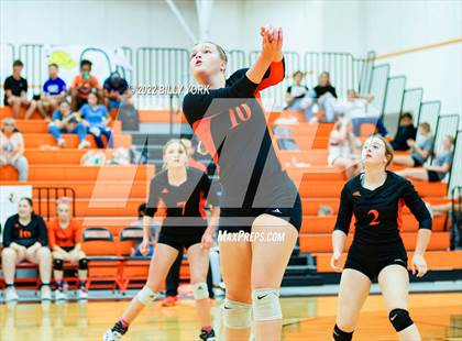 Thumbnail 3 in Grand Saline Indians vs Rains Wildcats - Varsity photogallery.