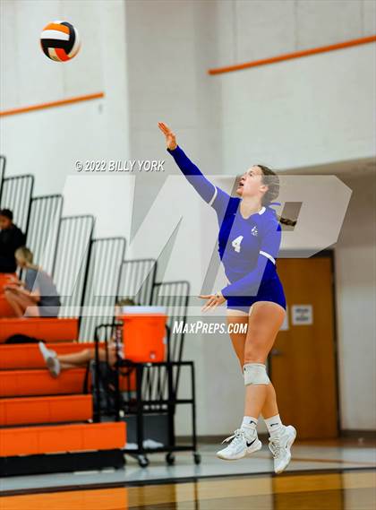 Thumbnail 2 in Grand Saline Indians vs Rains Wildcats - Varsity photogallery.