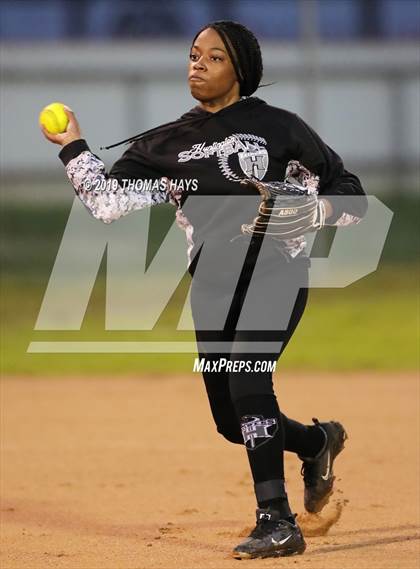 Thumbnail 3 in Huntington @ North DeSoto photogallery.
