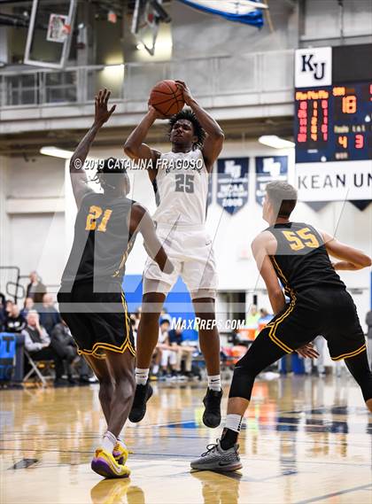 Thumbnail 2 in St. Thomas More vs Montverde Prep (Metro Classic) photogallery.