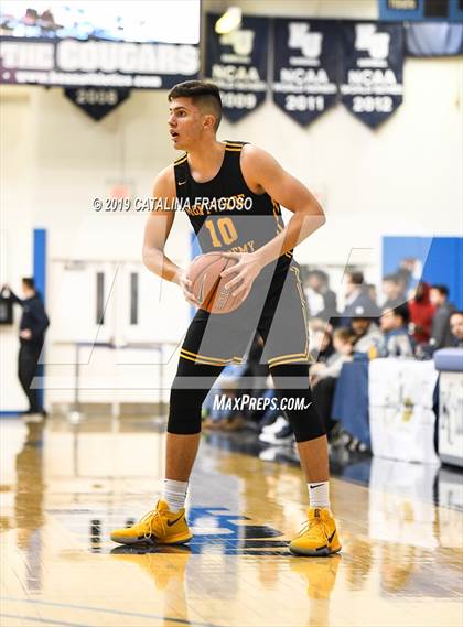 Thumbnail 2 in St. Thomas More vs Montverde Prep (Metro Classic) photogallery.